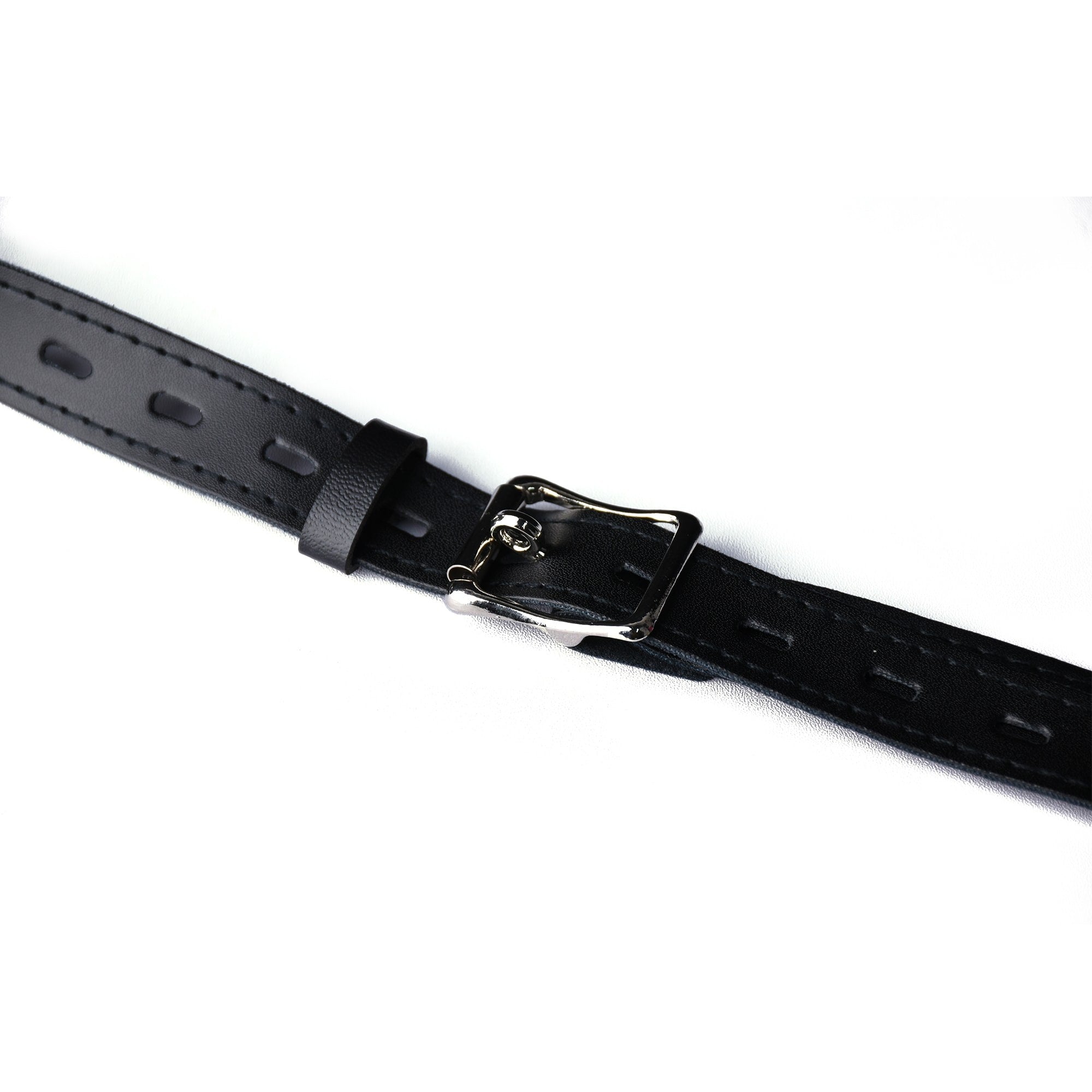 Close-up of the buckle, strap keeper and adjustment holes on the PU-01 belt