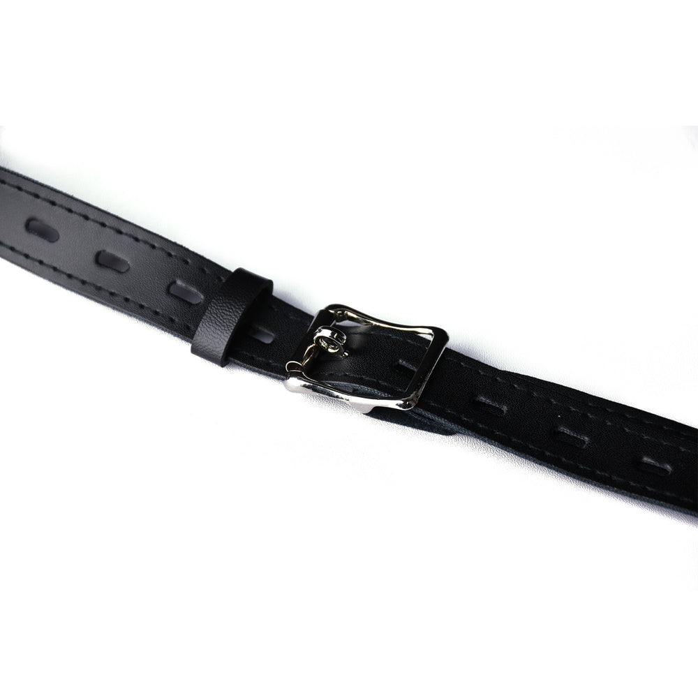 Close-up of the buckle, strap keeper and adjustment holes on the PU-01 belt